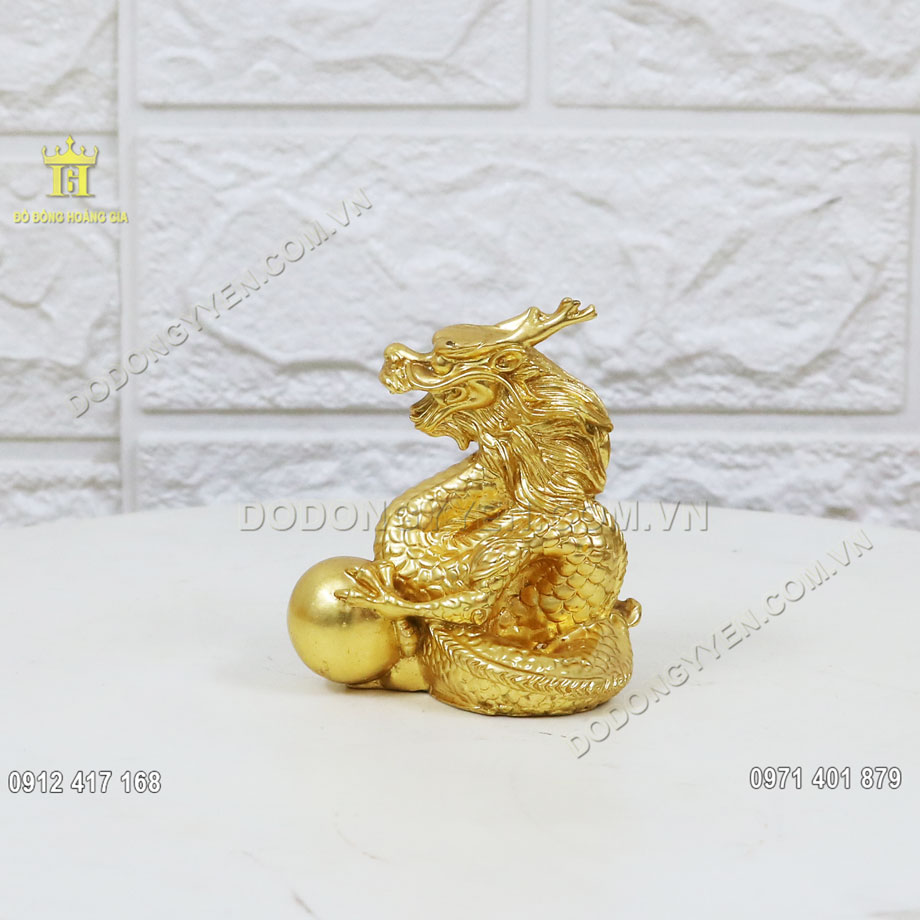 Tượng rồng &ocirc;m ngọc cỡ mini bằng đồng d&aacute;t v&agrave;ng 24K